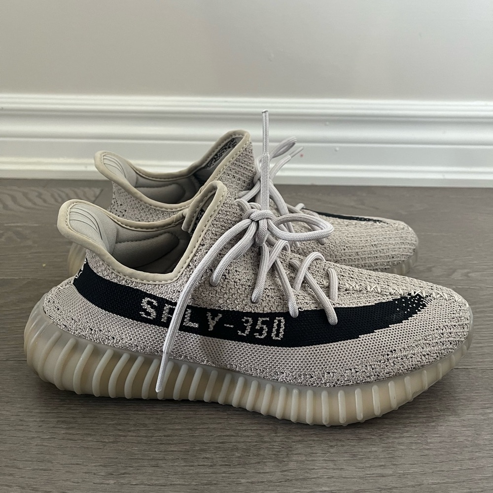 Adidas Yeezy Boost 350 V2 Sneakers